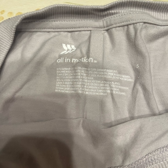 shirt - Picture 4 of 4